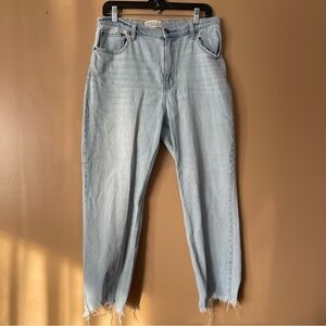 Abercrombie & Fitch Ankle Straight Ultra high rise frayed hem size 31 12R